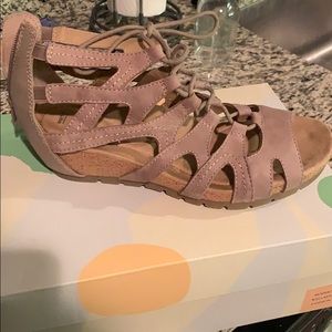 Earth origins Kendra kamilla sandals